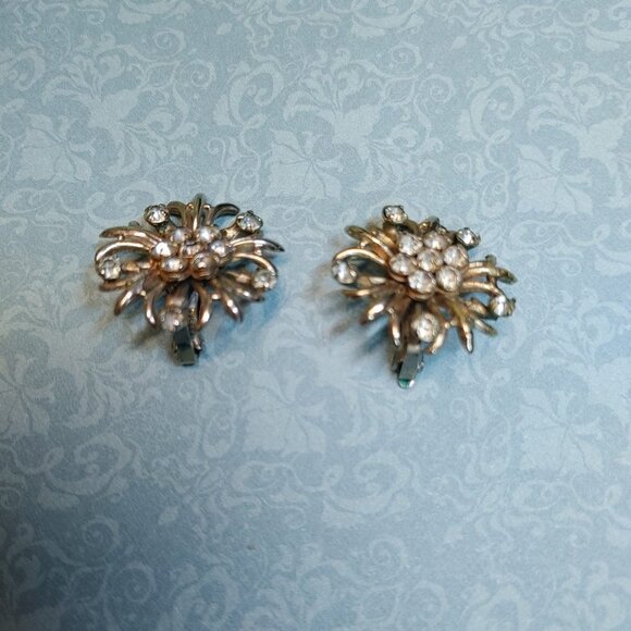 3/$30 Vintage 1930-40s Signed PAT 1967965 Clip Earrings Rhinestones Goldtone - Picture 3 of 8